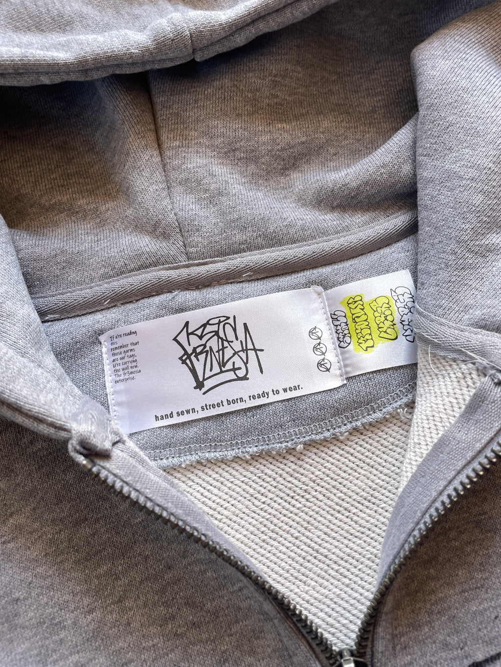 Wide letters patch zip hoodie