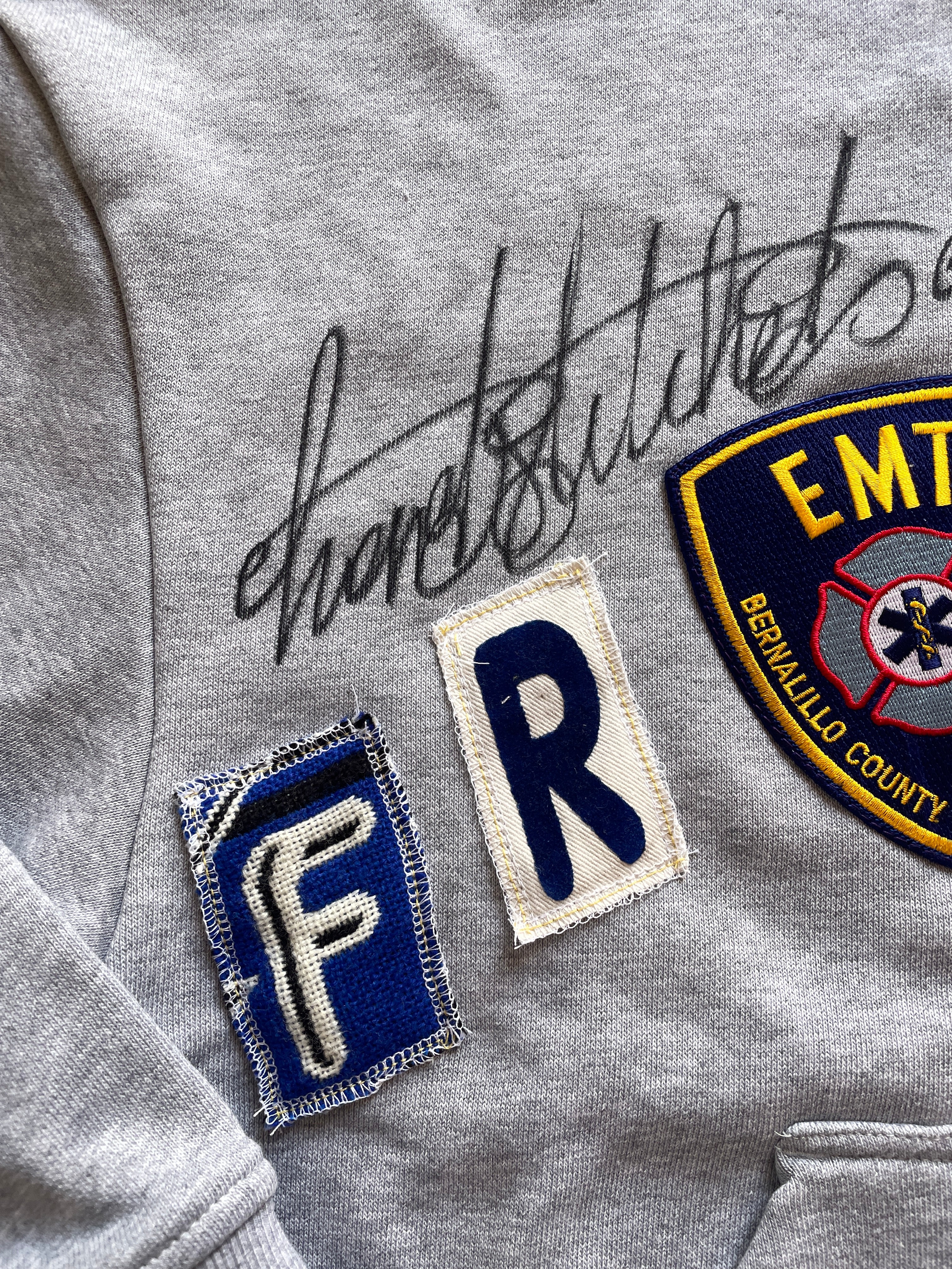 Wide letters patch zip hoodie