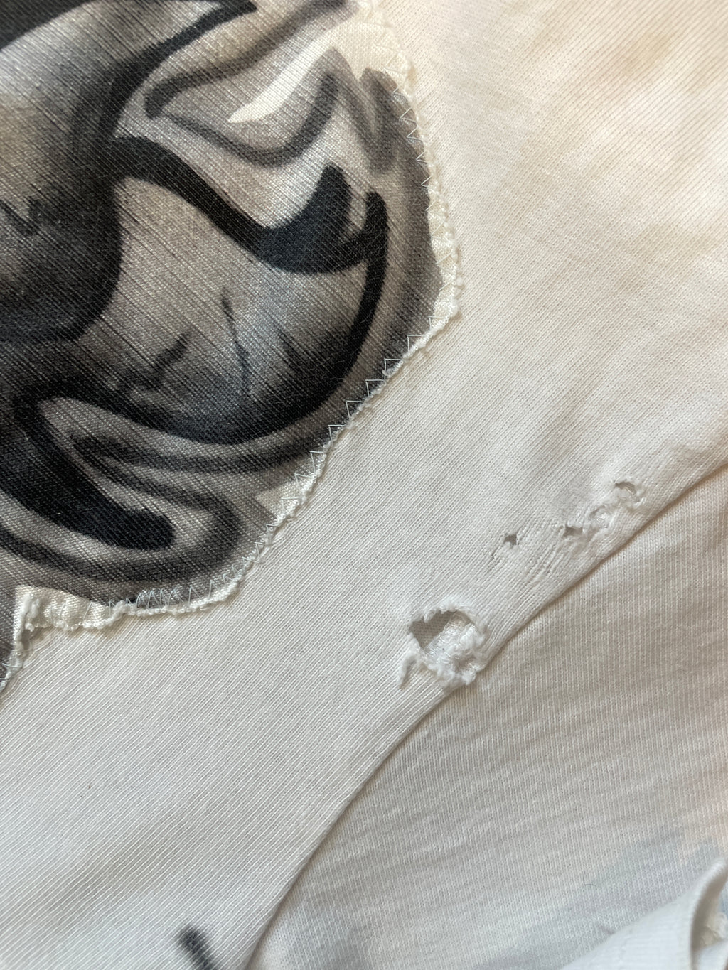 Legacy ss25 Graffiti crop tshirt