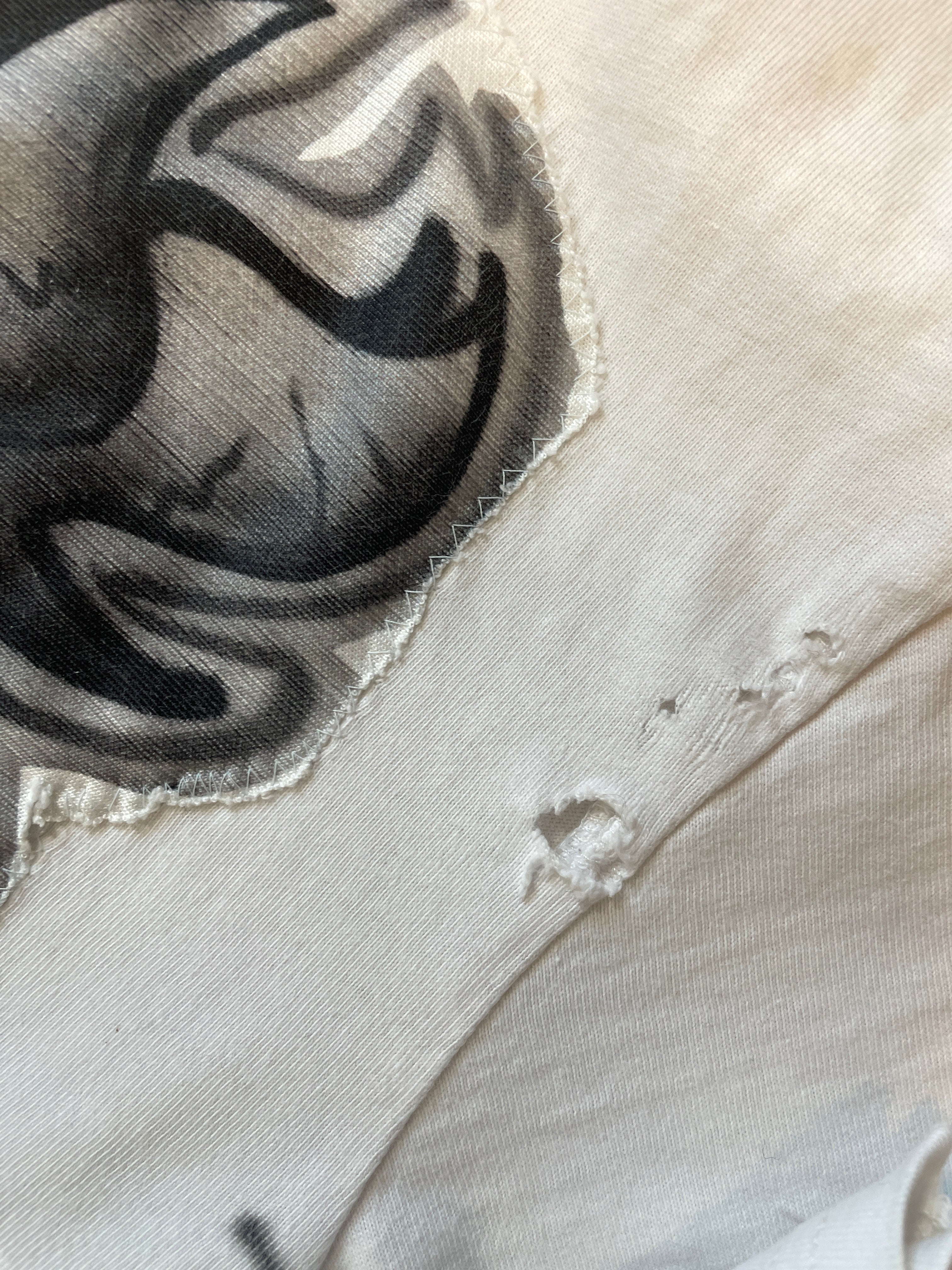 Legacy ss25 Graffiti crop tshirt